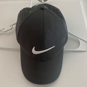 Nike mens golf hat charcoal gray